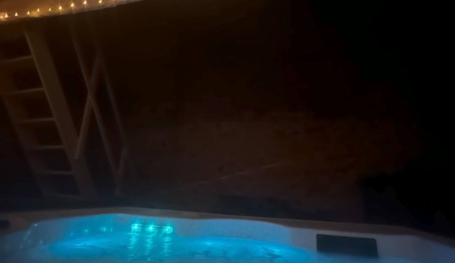 Enchanting B&B with jacuzzi in Cressensac-Sarrazac