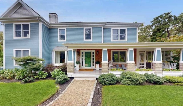 Enchanting home with tennis, firepit, golf nearby & washer/dryer