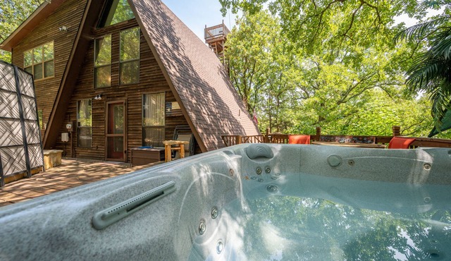Enchanting Lake Texoma Cabin with Hot Tub