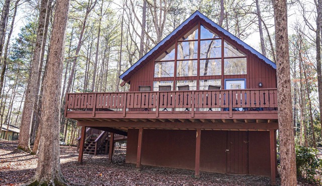 Enchanting Lake View chalet with ramp access