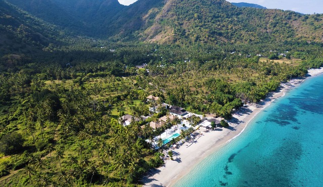 Enchanting Lombok Lux beachresort with 2km of white sand-faced Bali Mount Agung