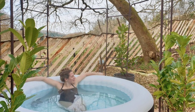 Enchanting Lotus Belle Tent. Sauna & PRIVATE Hot Tub. Heart of the Cotswolds