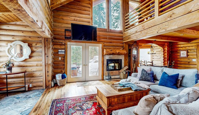 Enchanting mountain escape with hot tub, fireplace, deck, W/D & incredible views