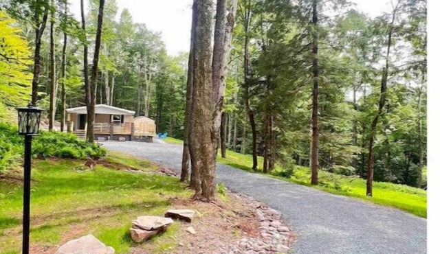 Enchanting Mountain retreat -hot tub - sauna - 20 acres - wifi