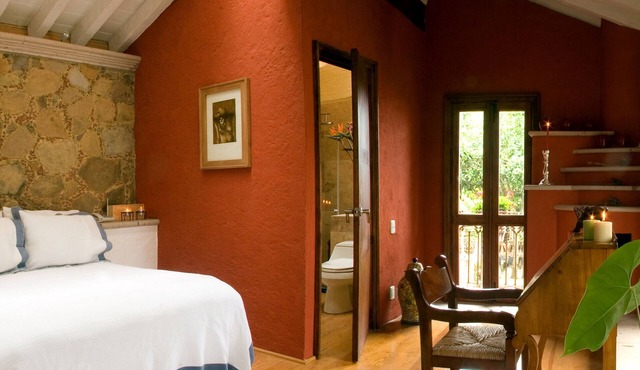 Enchanting Oasis secluded sanctuary with panoramic views 2 story guest suite