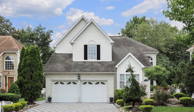 Enchanting Old Bridge Haven – Stylish 4BR Cul‑de‑Sac Retreat w/Spa Bath