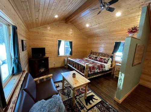Enchanting Rental with Indoor Jacuzzi and Little Terrace in Montana