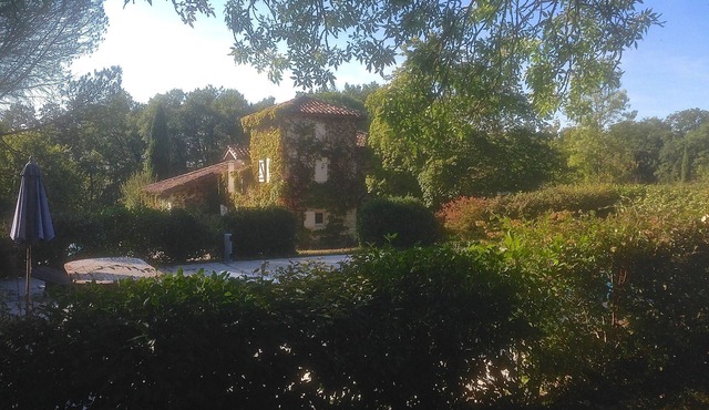 Enchanting stone farmhouse, pool, tennis court and several hectares of grounds.