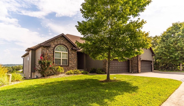 Enchanting Stonebridge Resort Villa just minutes from Silver Dollar City!