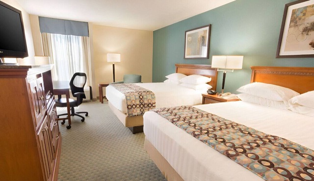 Enchanting & Stunning Queen Room! W/ Free WiFi