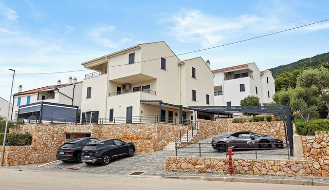 Enchanting Summer Apartment with Sea View