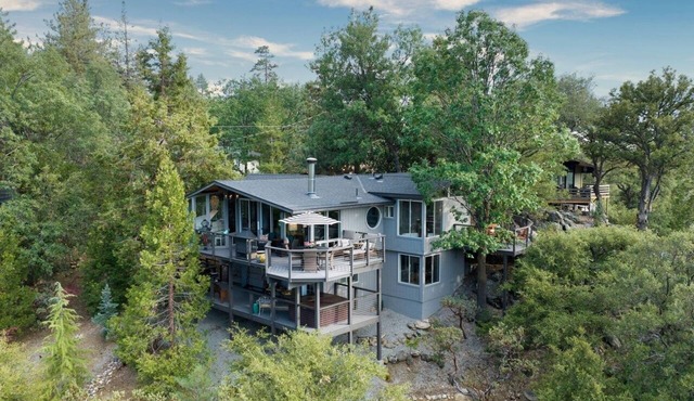 Enchanting, Secluded Idyllwild Home w/Dramatic Views & Hot Tub! Pet Friendly!