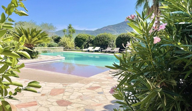 Enchanting villa with amazing views, swimming pool, in perfect privacy