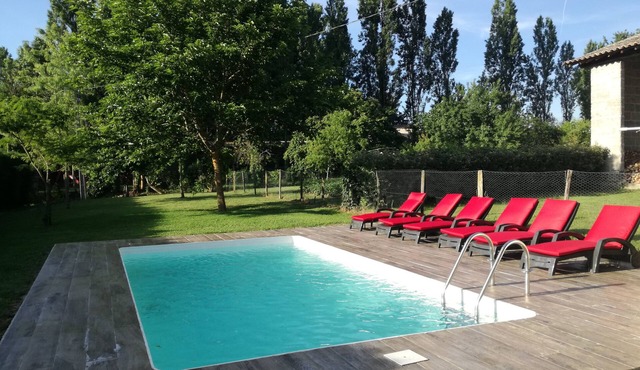 Enclosed air-conditioned house near St Emilion with garden and private pool