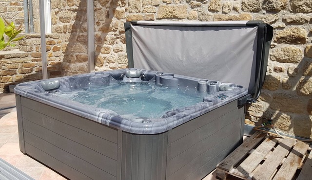 Enclosed and spacious gîte, air-conditioned rooms, SPA, Closed garage, Beaches 5km max.