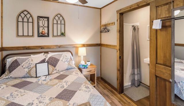 Encounter the Glory Cabin 2 in the heart of Moravian Falls, NC