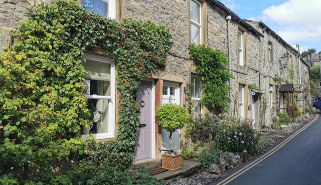 END COTTAGE, pet friendly, character holiday cottage in Grassington