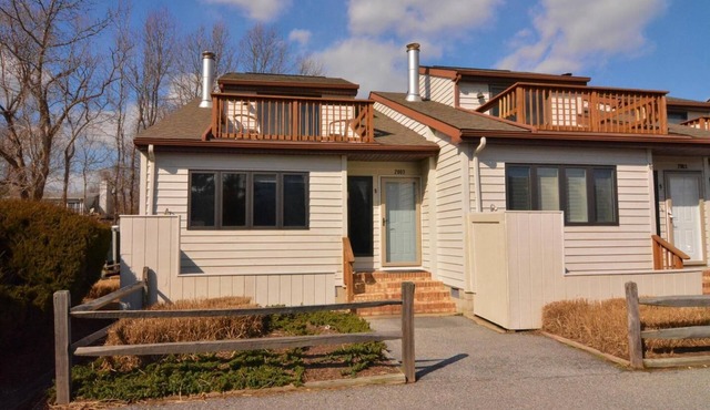 End Unit Condo- 3BR/2BA, Sleeps 6- Bay Views