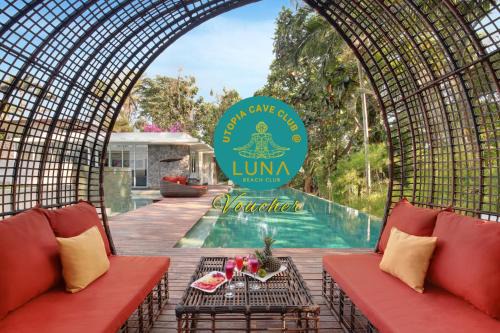 Endless Memories for Large Groups in Private Jungle Retreat