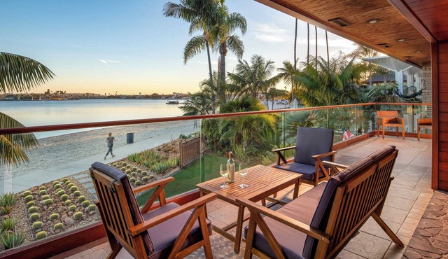 Endless Summer by Avantstay Serene Beachfront Escape w/Sunset Views!