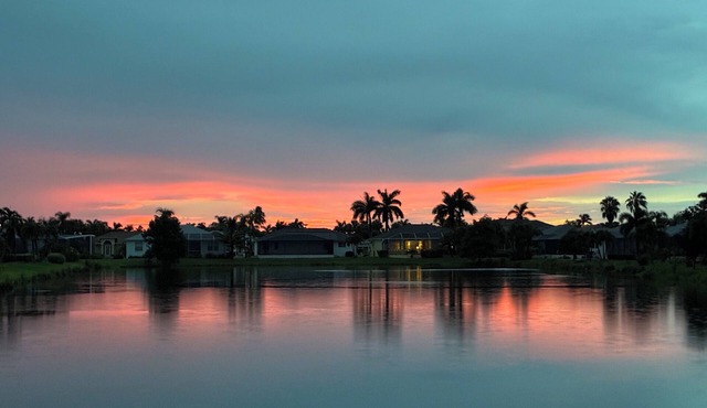 Endless Summer, Gorgeous Sunsets! Spacious Lakefront 4/3 with pool and spa!