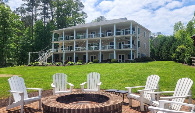 🌅 Endless Summer- Movie Theater, Hot Tub, Game Rooms, and 2-Story Boathouse 🌅