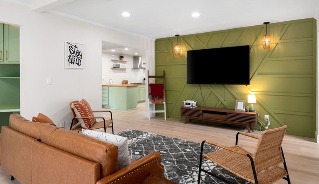 ENDLESS Summer Water View Home!!! SPLASHING FUN!