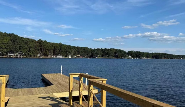 Endless Sunday l Sleeps 20 l Lakefront + Kayaks