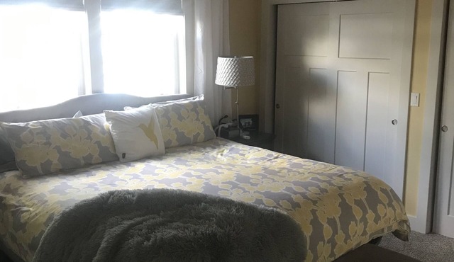 Endless Sunsets & Huge Gravel Beach & Remodeled Cottage/Cabin