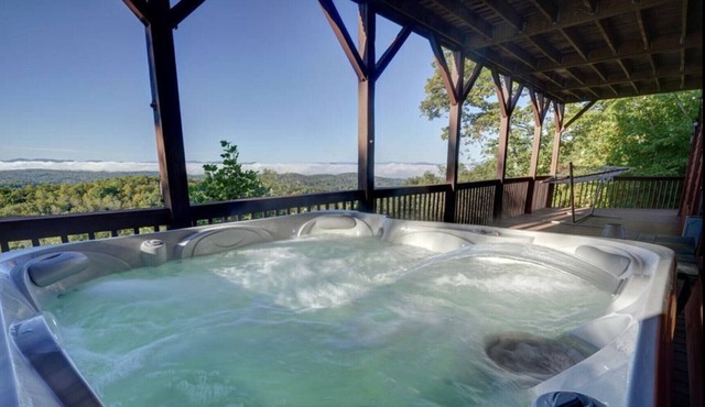 Endless View Mountain Cabin with Hot Tub & 180° Long Range Views
