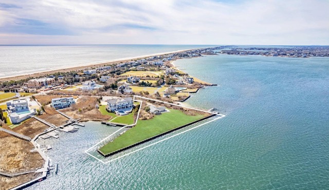 Endless water views of the bay and walk to the ocean!
