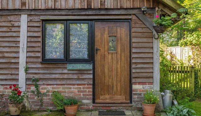 ENDYMION, pet friendly, with open fire in Linwood