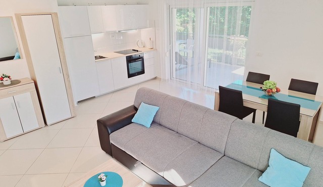 Enelani 1 apartment near the beach outdoor gym/table tennis/table football