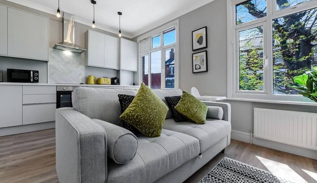 Energizing Getaway: Newly Renovated 2 BR Flat