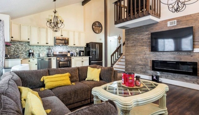 Energy corridor Luxury 3 Bedroom Home with Xbox