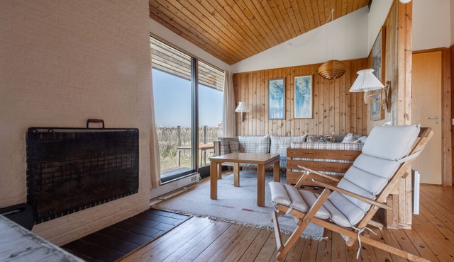 Enestående Sommerhus med Unik Havudsigt i 1. Række