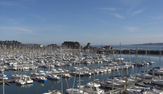 ENEZ ROUZIC, balcony on the marina