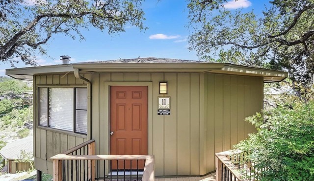 Engelman`s Daisy #11 - Elevated Treehouse with Pool & Hot Tub Access