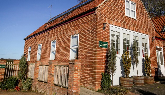 ENGINE ROOM COTTAGE, pet friendly, luxury holiday cottage in Sledmere