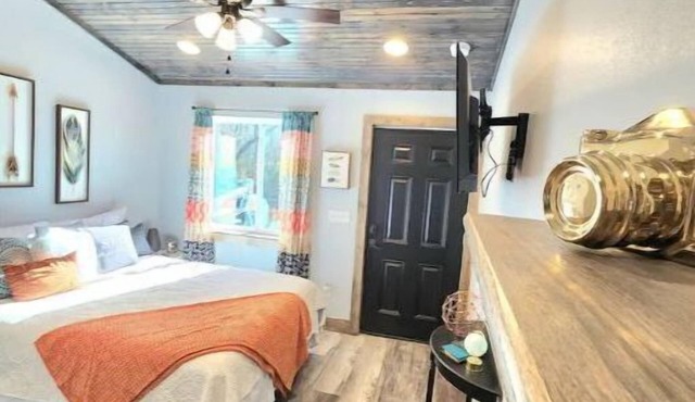 Engine Room on the Tracks hot tub