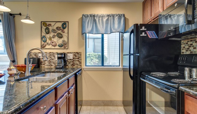 Englewood Apt w/Patio in Denver Tech Center