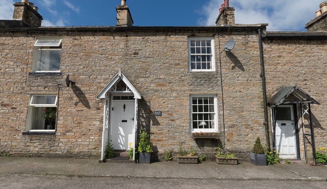 ENGLEWOOD COTTAGE, pet friendly, with open fire in Allenheads