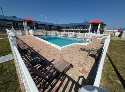 Englewood Inn & Suites