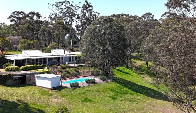 Englewood Ridge - A country classic in scenic Lovedale