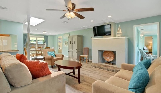 Englewood Villa - 3 BR, 2.5 BA, 5 minutes from beach - bring your family!