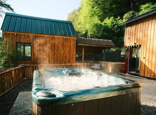 English bus, tiny house, hot tub spa
