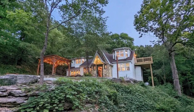 English Cottage near Branson Attractions