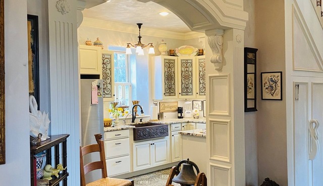 English cottage style circa 1814 stone school house - Skaneateles, NY