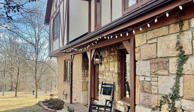 English Tudor Home, Woods, Deck, Hot tub
