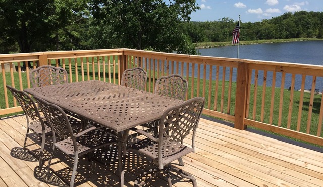 Enjoy A 17 Acre Lake At The Cash Lodge